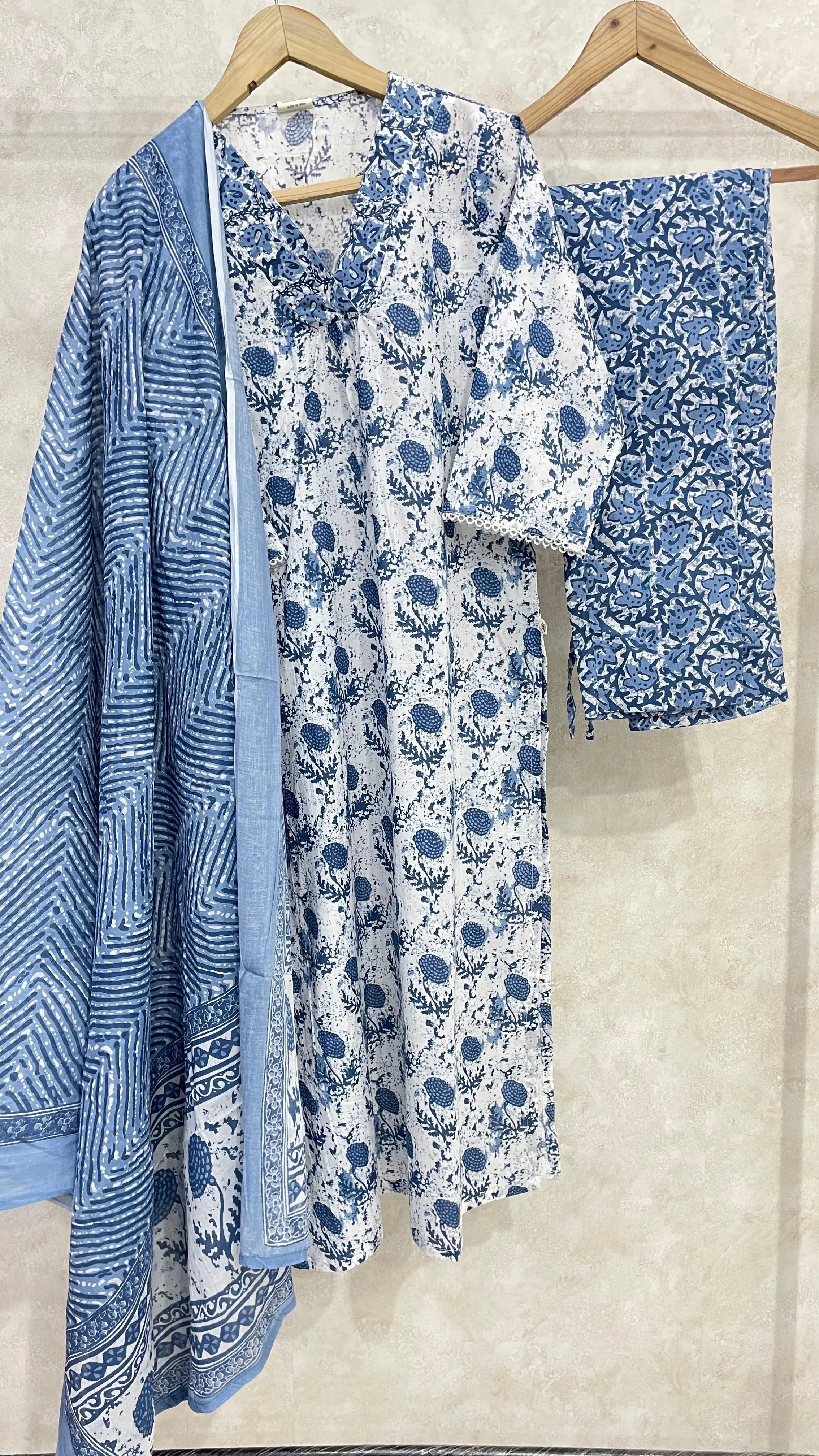 IVORY BLUE FLORAL PRINTED COTTON KURTA SET